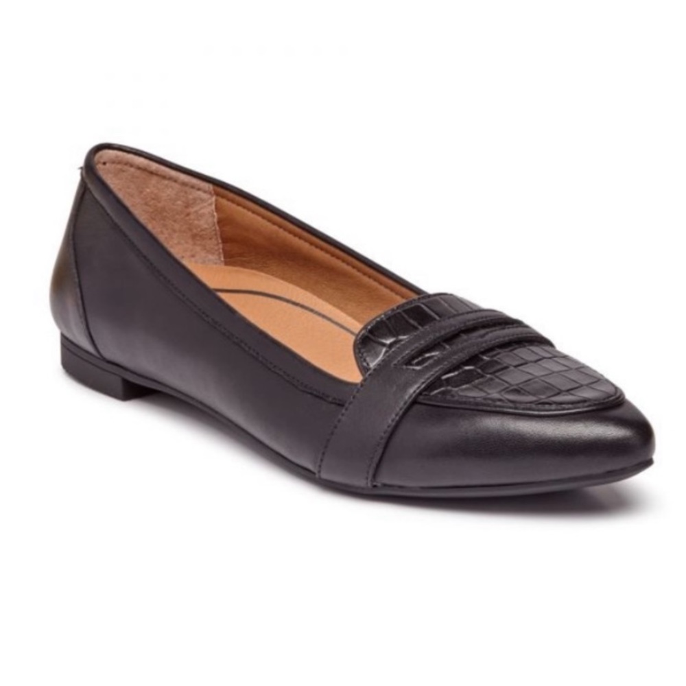Vionic Savannah leather pointed toe loafer